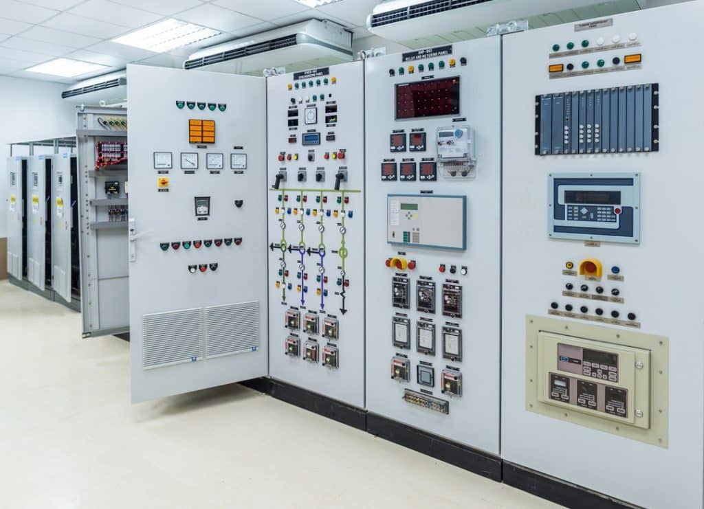 Hệ thống phân phối điện và tủ điện (Power Distribution Systems and Panels)